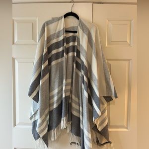 Banana Republic wool blanket poncho. One size. Grey and cream
